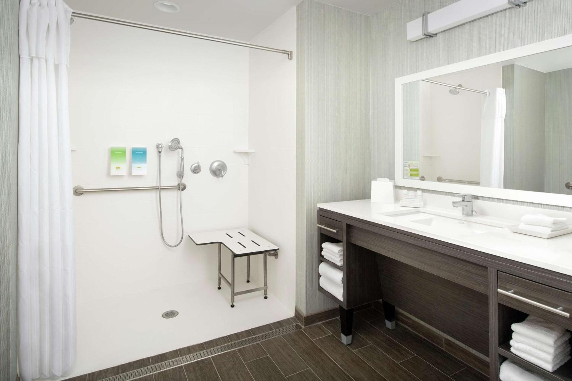 Home2 Suites By Hilton Charlottesville Downtown Екстер'єр фото
