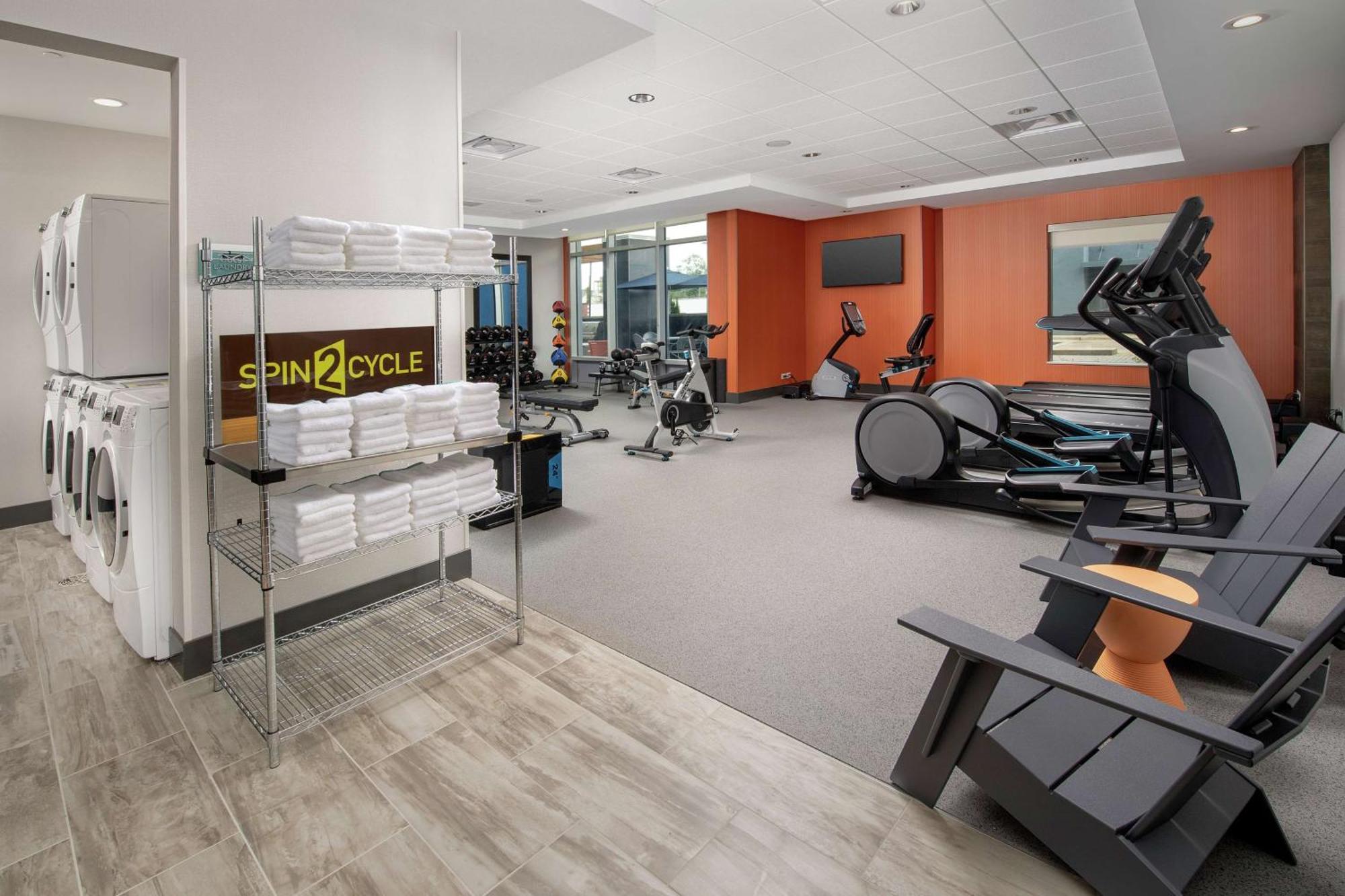 Home2 Suites By Hilton Charlottesville Downtown Екстер'єр фото