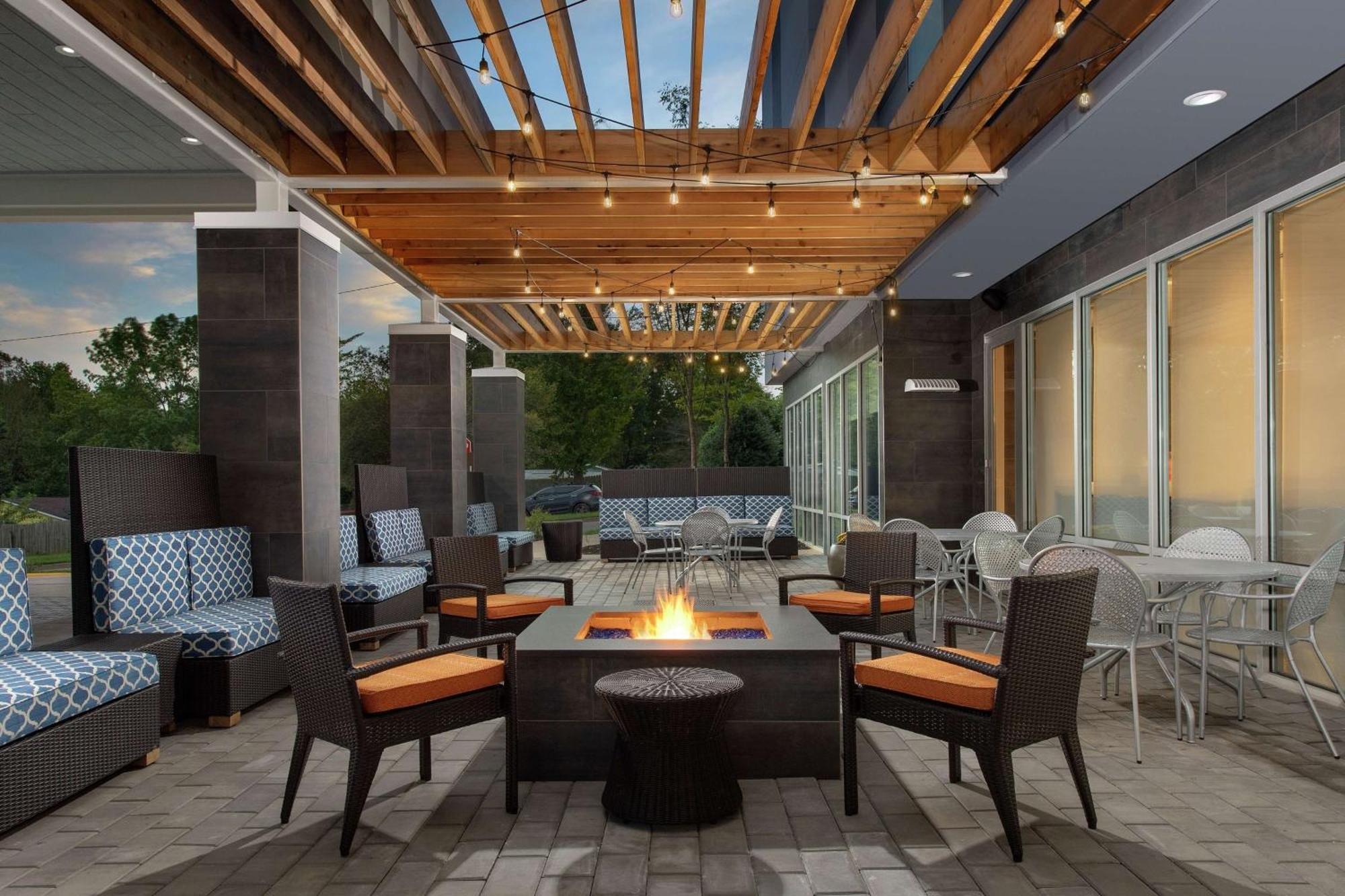 Home2 Suites By Hilton Charlottesville Downtown Екстер'єр фото